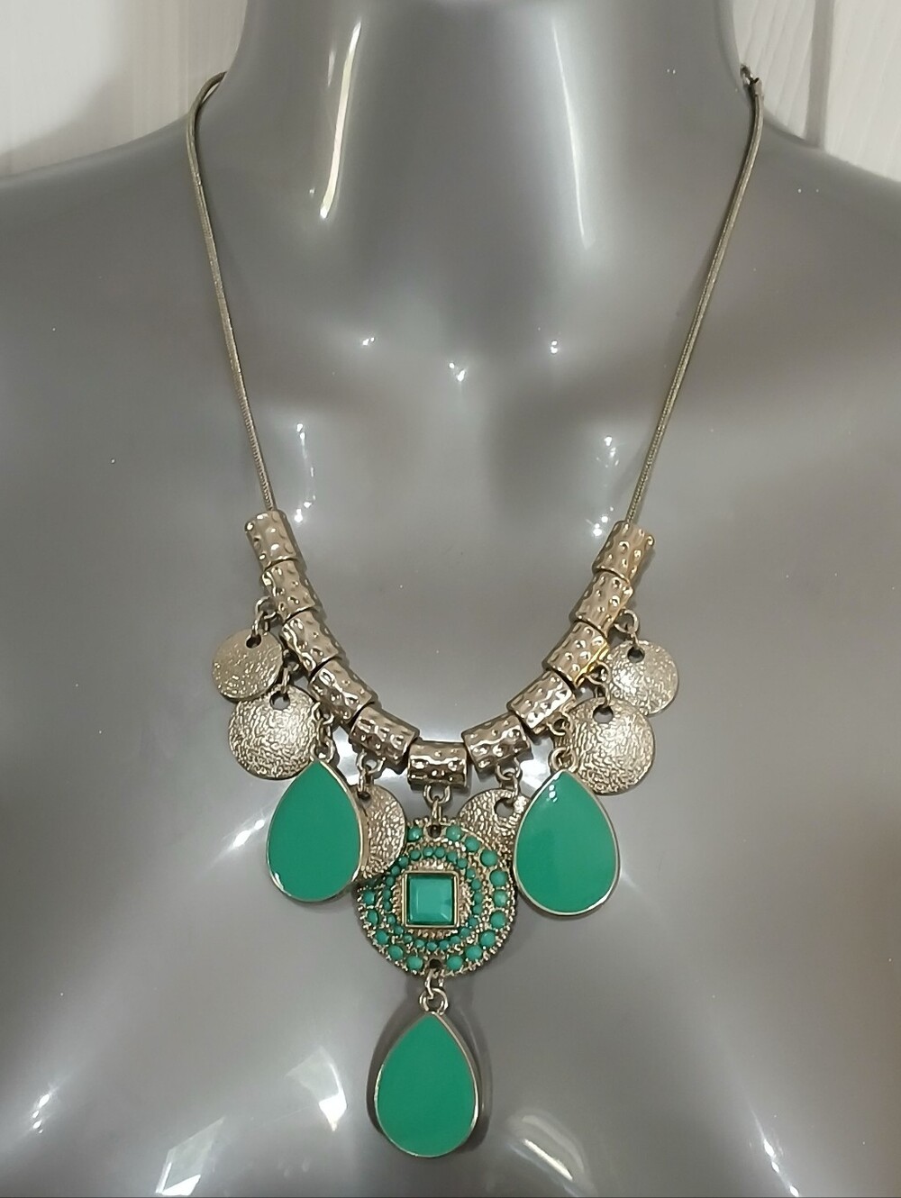 Green Teardrop Statement Necklace - Fashion Jewelry